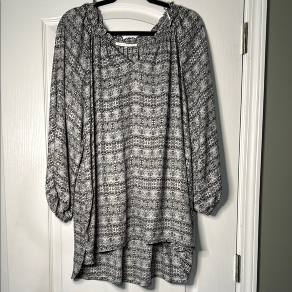 Violet + Claire Gray Patterned Blouse Women’s Size 3X - Picture 1 of 2
